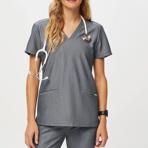 FIGS Casma Three-Pocket Scrub Top Size Medium Gray